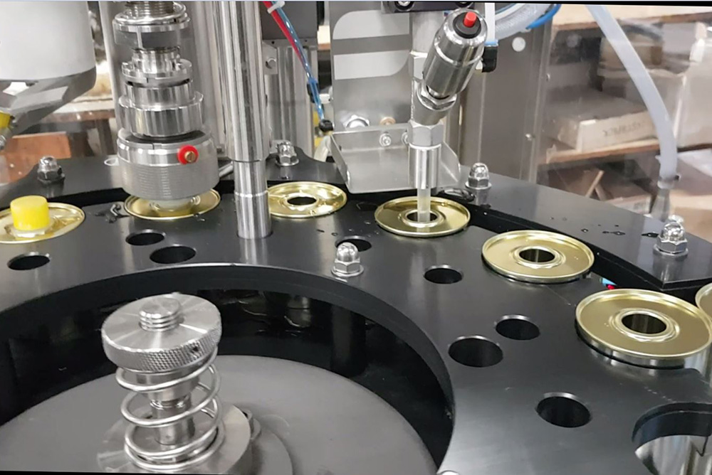 monobloc-rotatif-de-remplissage-vissage-pour-produits-liquides